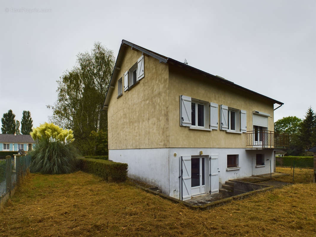 Maison à SAINT-AMAND-EN-PUISAYE