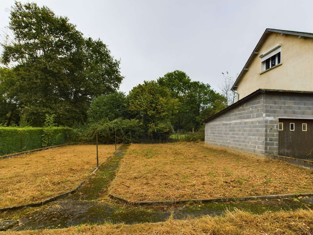 Maison à SAINT-AMAND-EN-PUISAYE