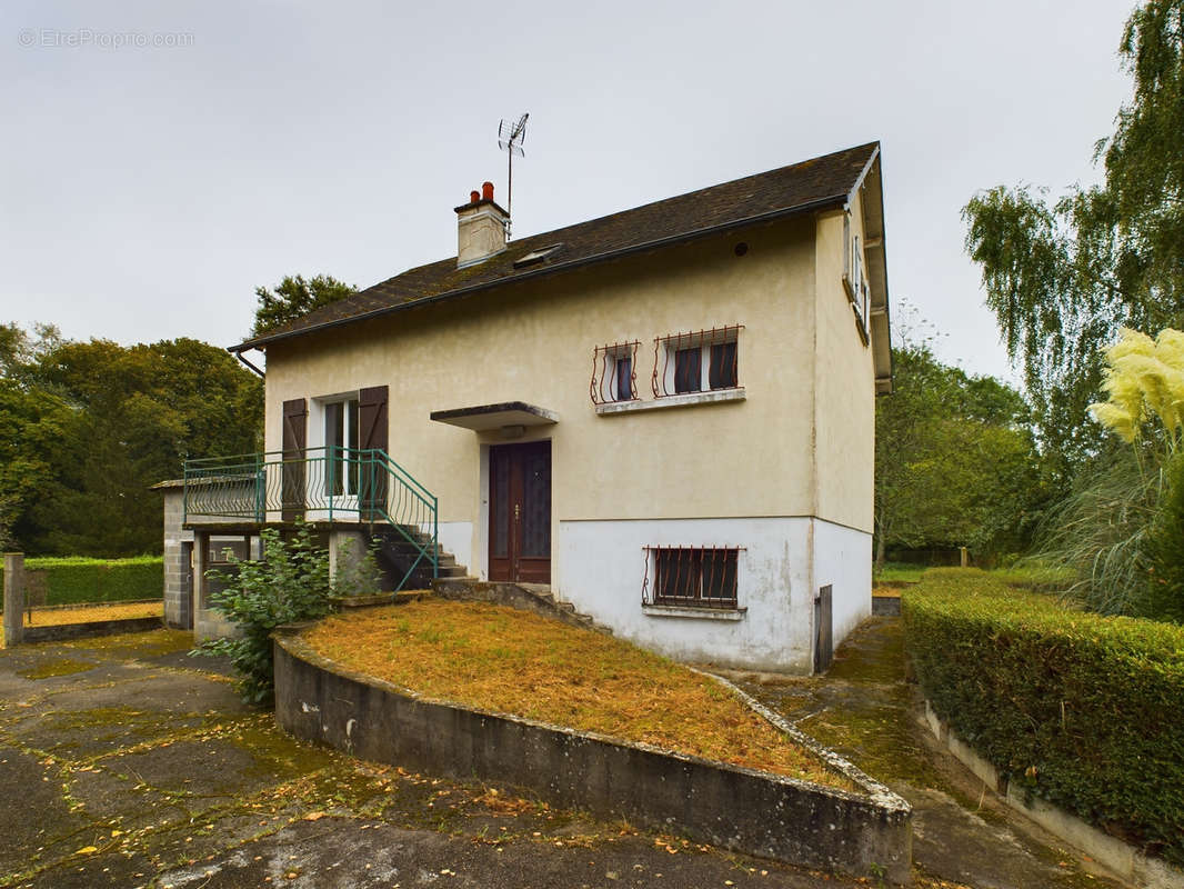 Maison à SAINT-AMAND-EN-PUISAYE