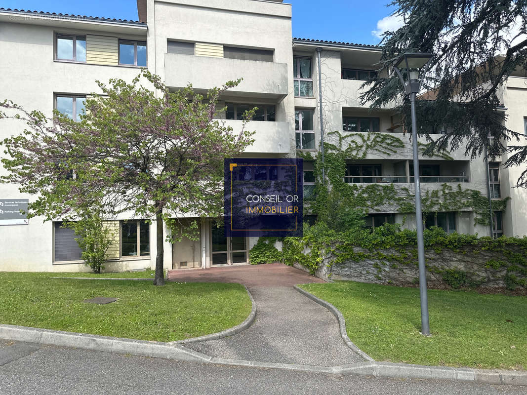 Appartement à SAINT-GENIS-LAVAL