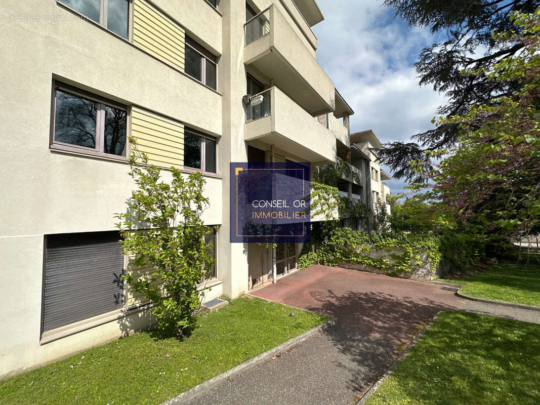 Appartement à SAINT-GENIS-LAVAL