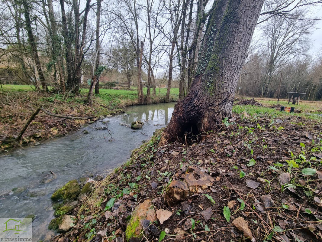 Terrain à BONNEUIL-MATOURS