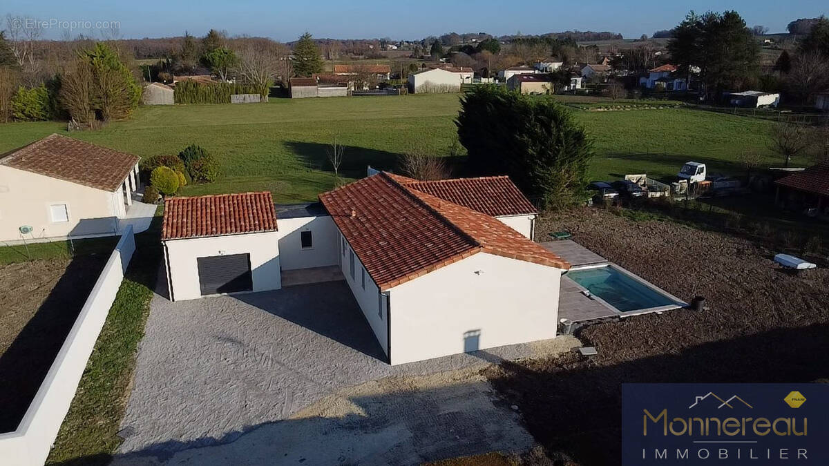 Maison à BARBEZIEUX-SAINT-HILAIRE