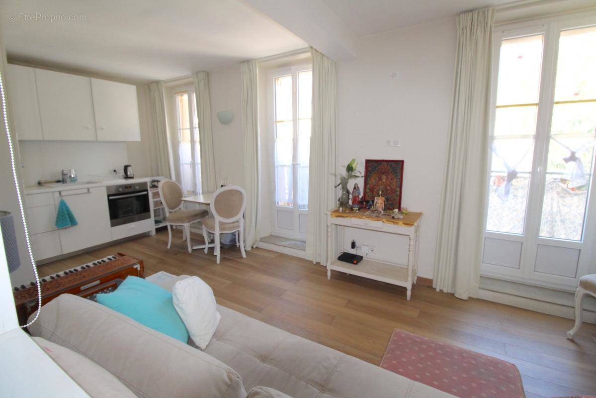 Appartement à COGOLIN