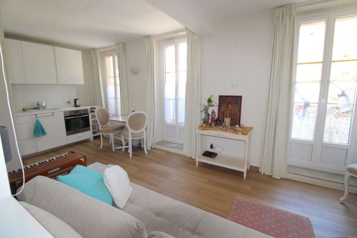 Appartement à COGOLIN