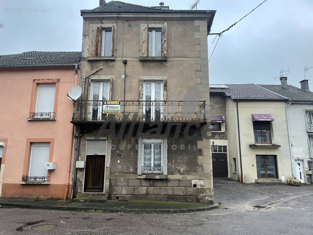 Maison à SAINT-LOUP-SUR-SEMOUSE