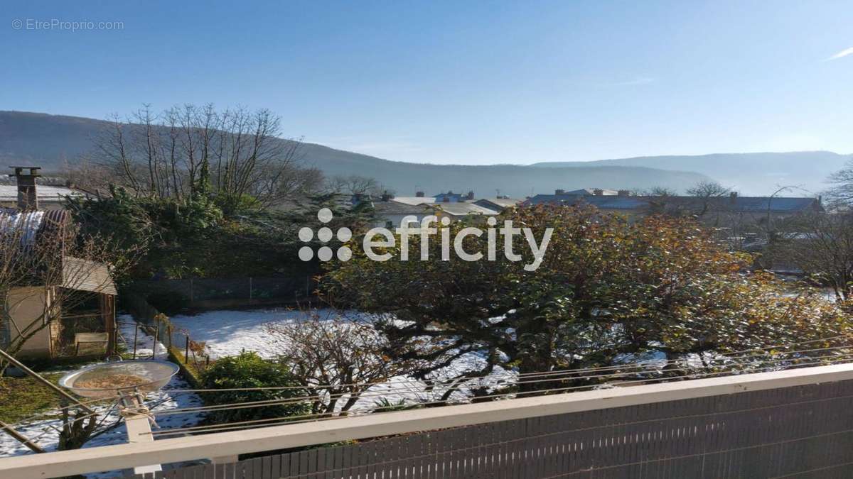 Appartement à SAINT-LUPICIN