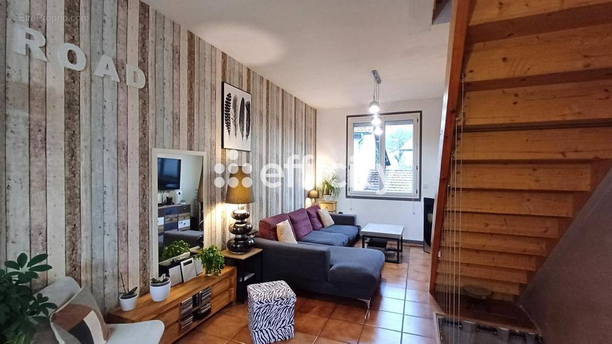 Appartement à SAINT-LUPICIN