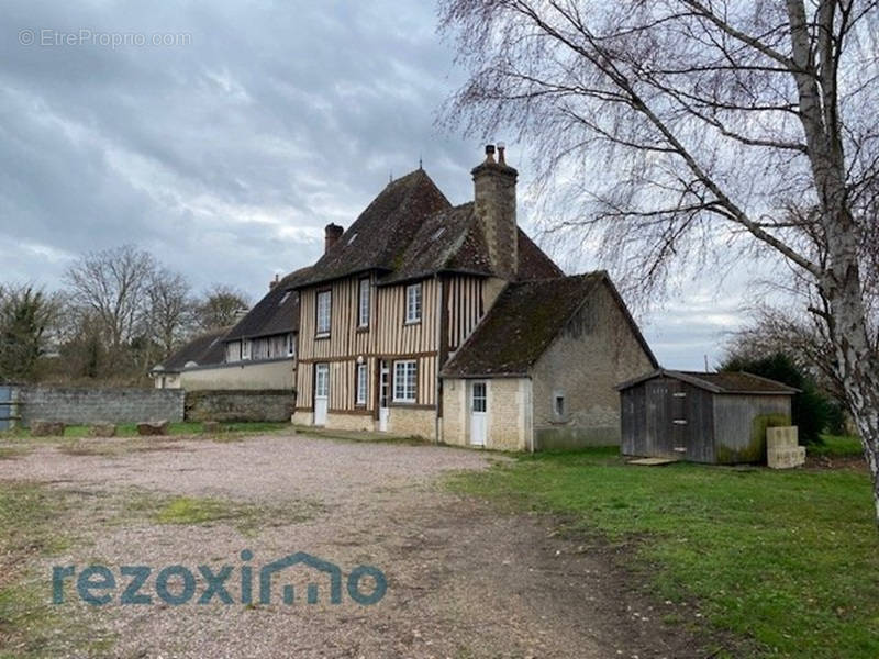 Maison à MEZIDON-CANON