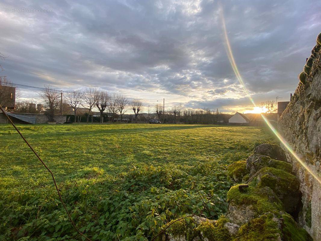 Terrain à EBREUIL