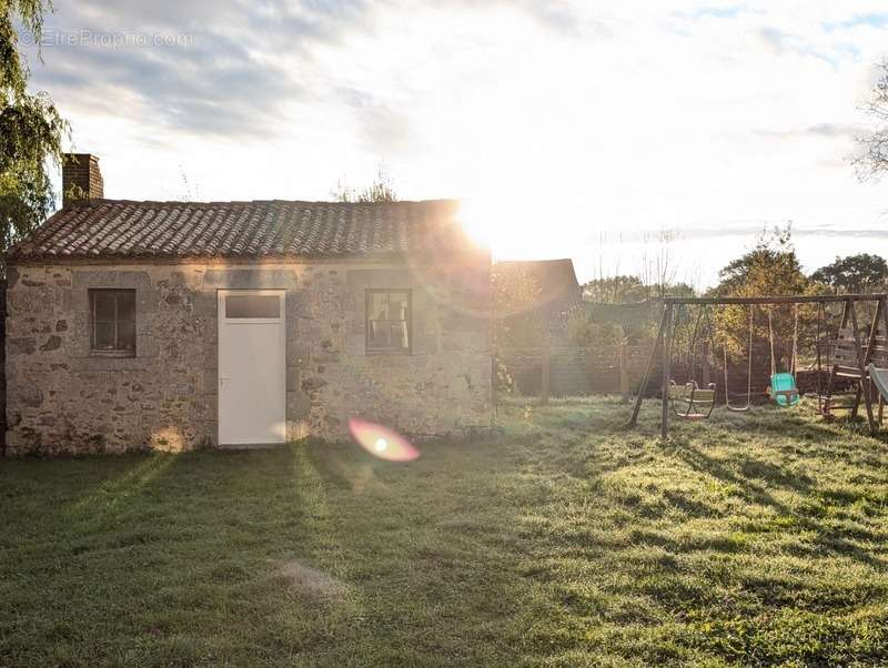 Maison à NUEIL-LES-AUBIERS