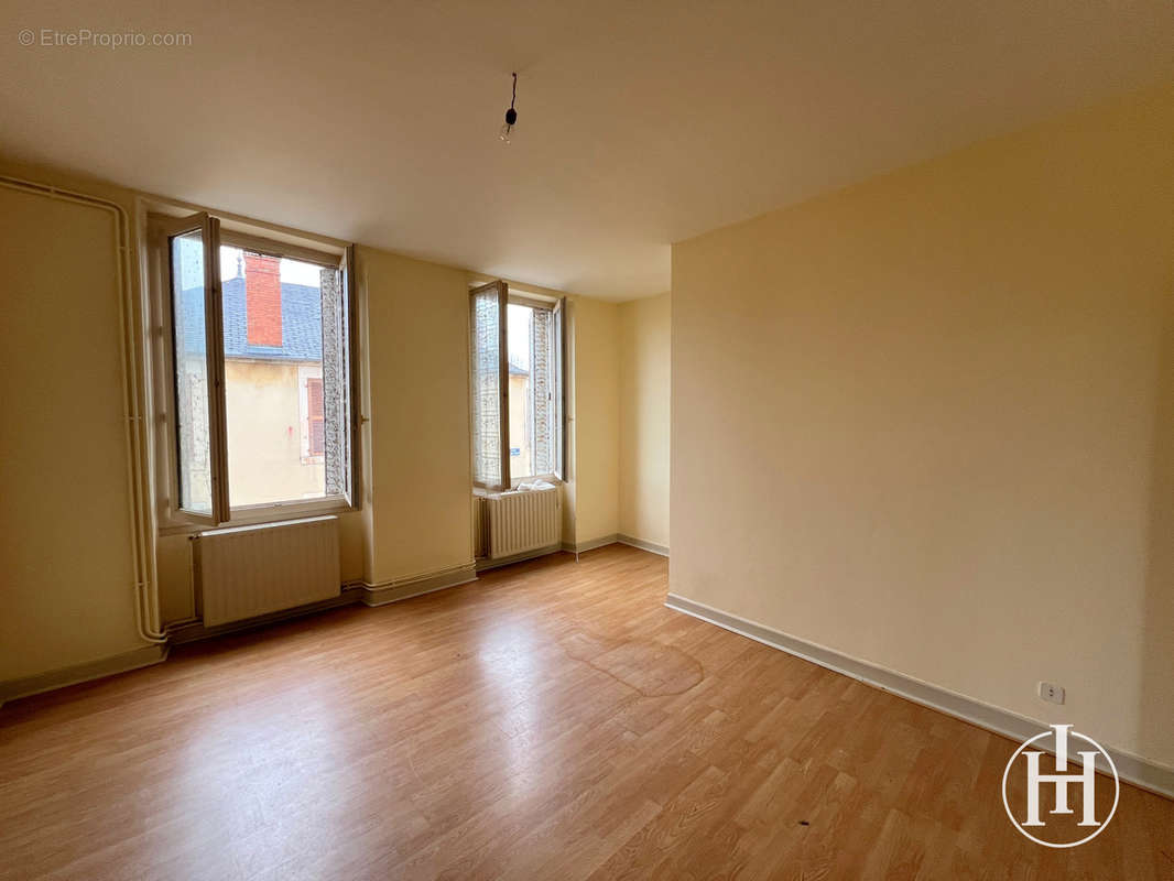 Appartement à SAINT-AMAND-MONTROND