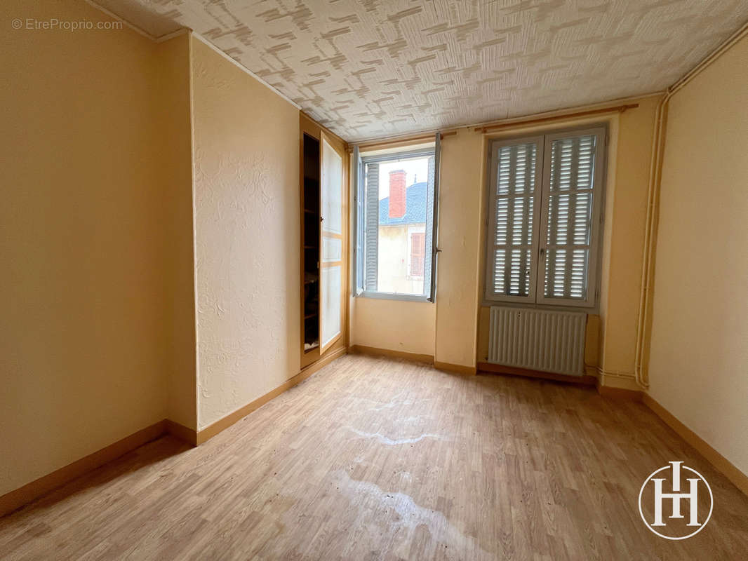 Appartement à SAINT-AMAND-MONTROND