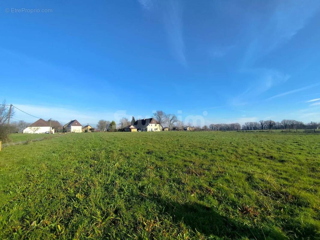 Terrain à LONS-LE-SAUNIER