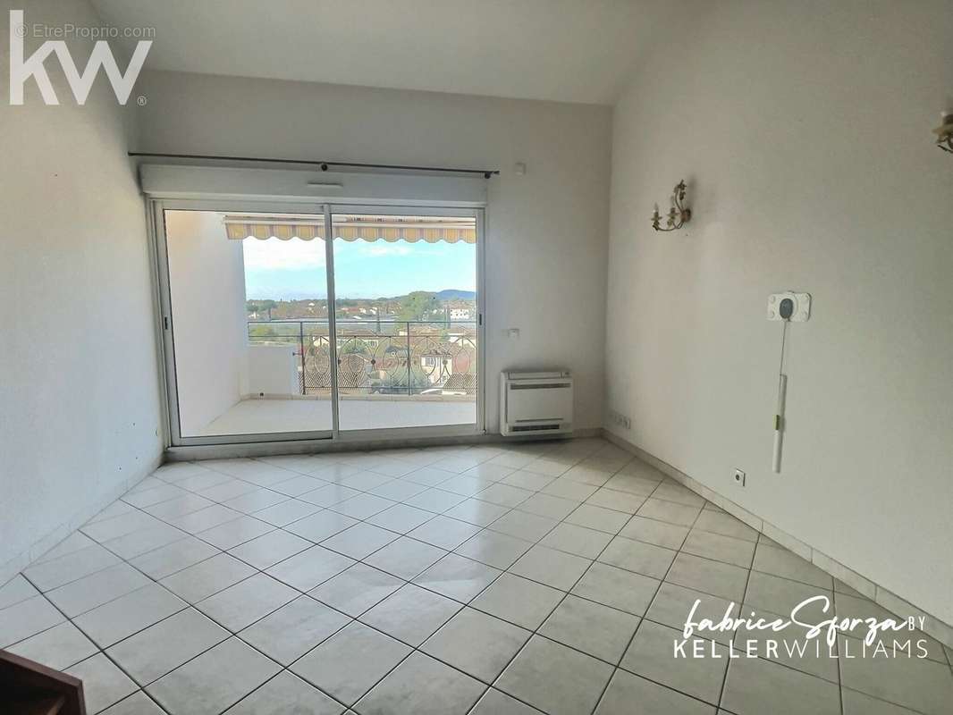 Appartement à LA LONDE-LES-MAURES