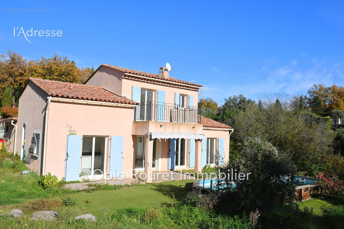 Maison à CHATEAUNEUF-GRASSE