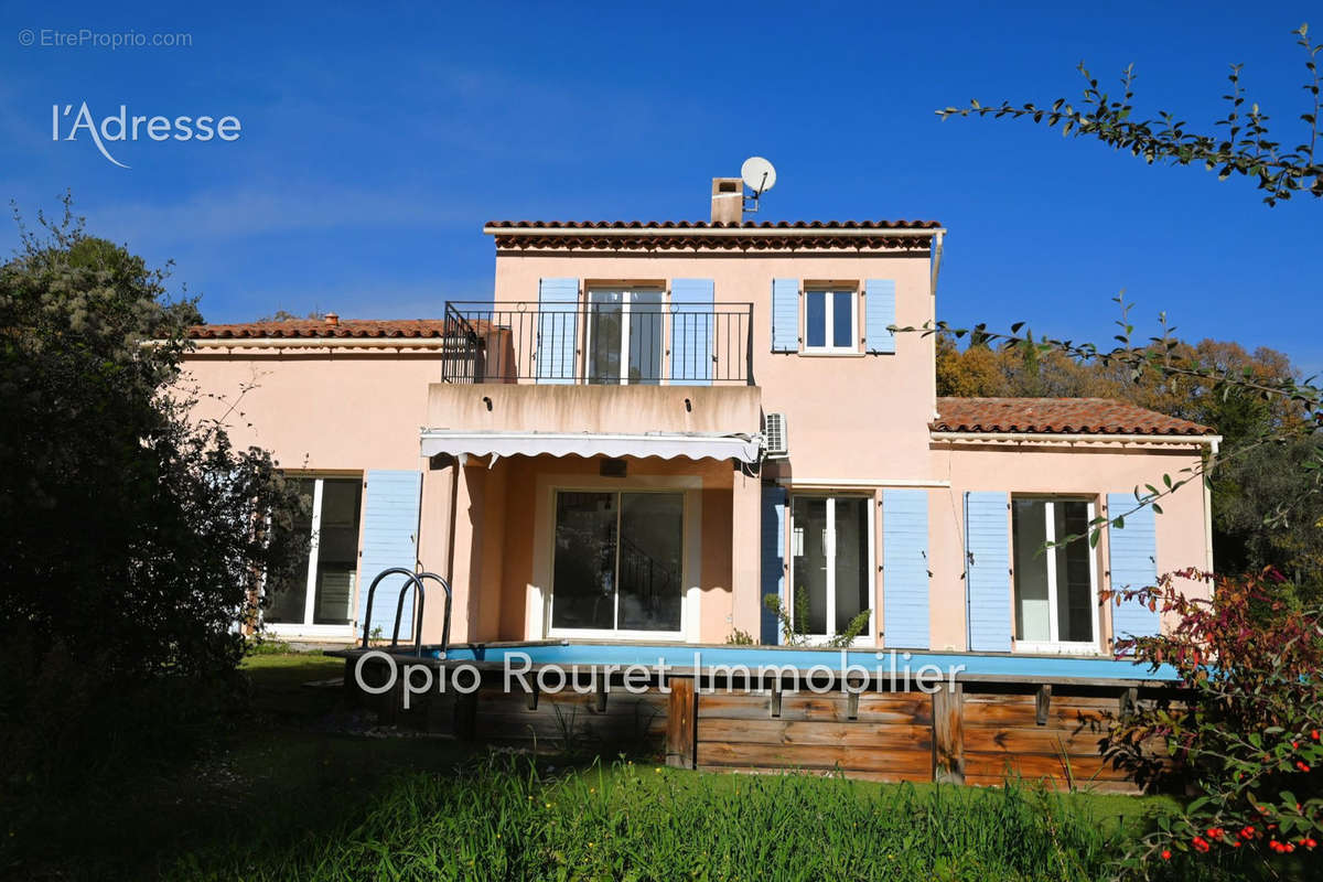 Maison à CHATEAUNEUF-GRASSE