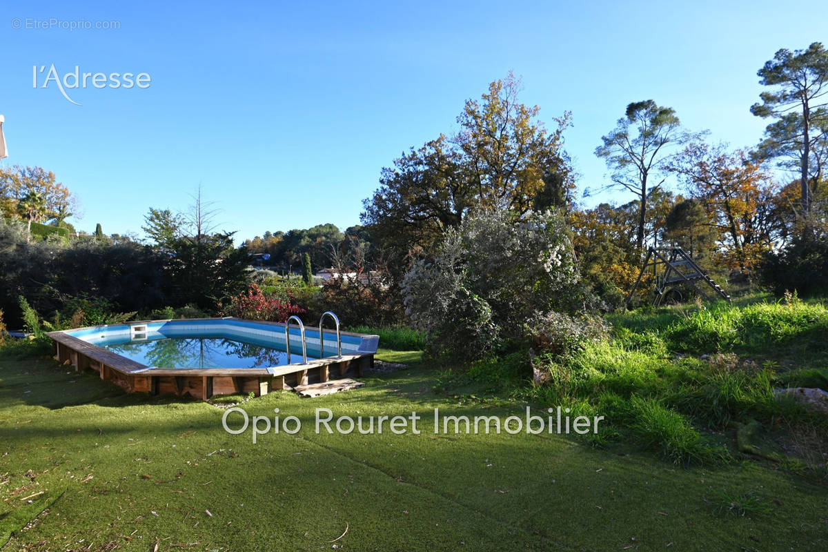 Maison à CHATEAUNEUF-GRASSE