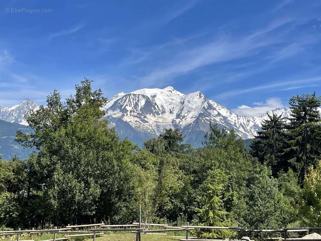 Terrain à COMBLOUX