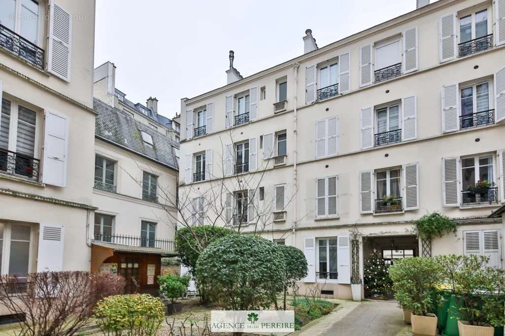 Appartement à PARIS-17E