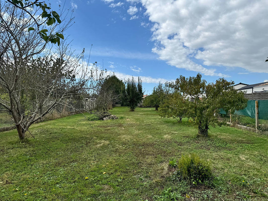 Terrain à TONNAY-CHARENTE