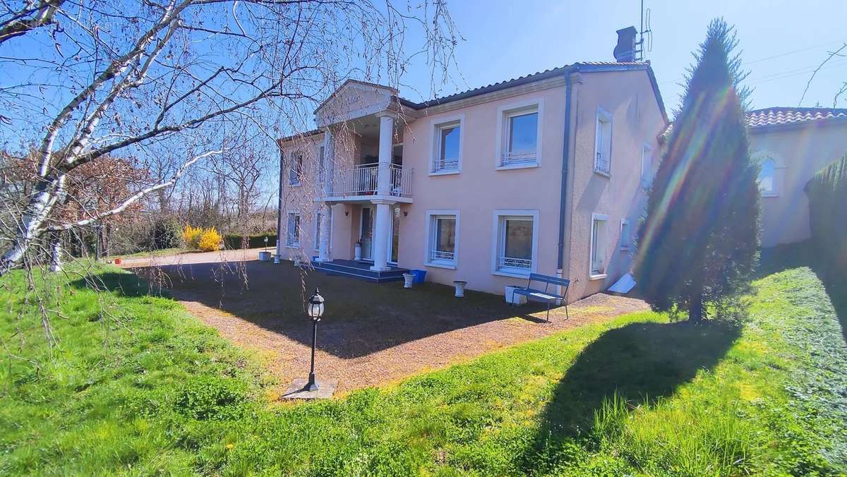 Maison à CHARNAY-LES-MACON