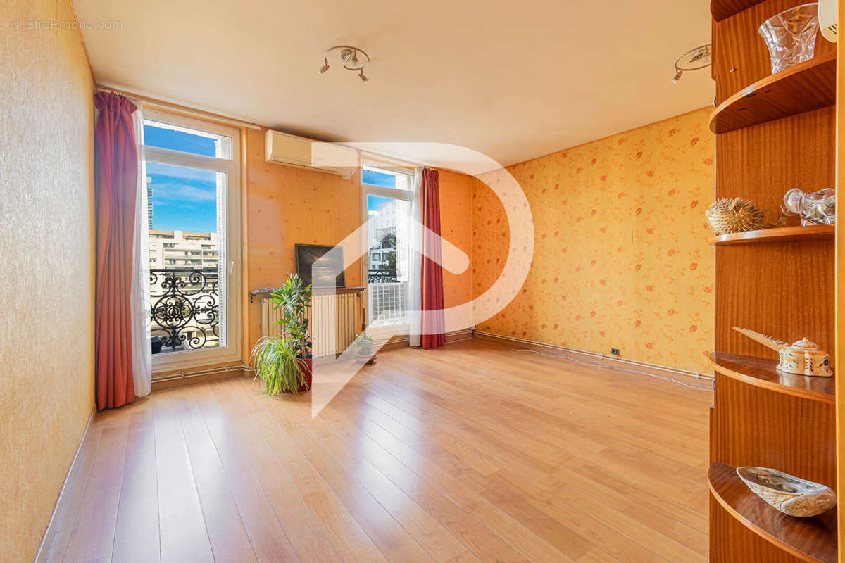 Appartement à MARSEILLE-2E