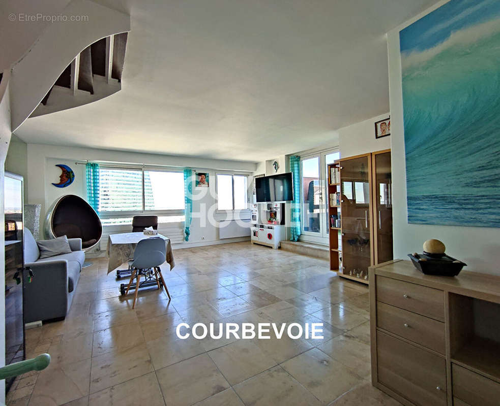 Appartement à COURBEVOIE