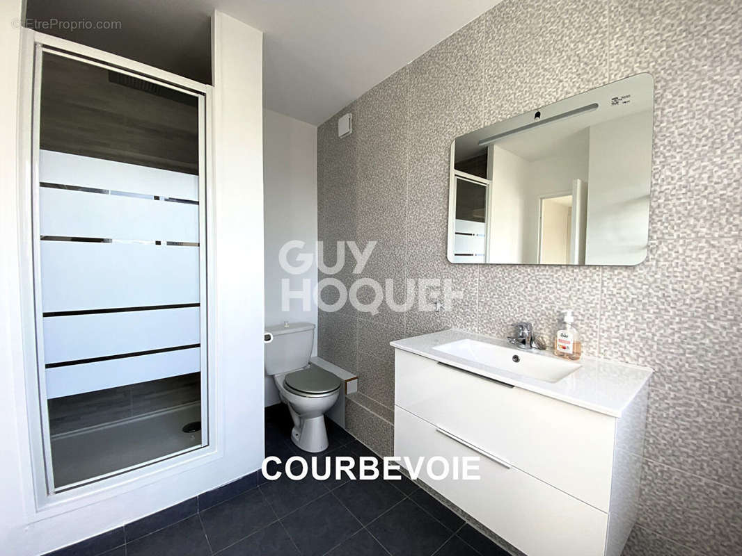 Appartement à COURBEVOIE