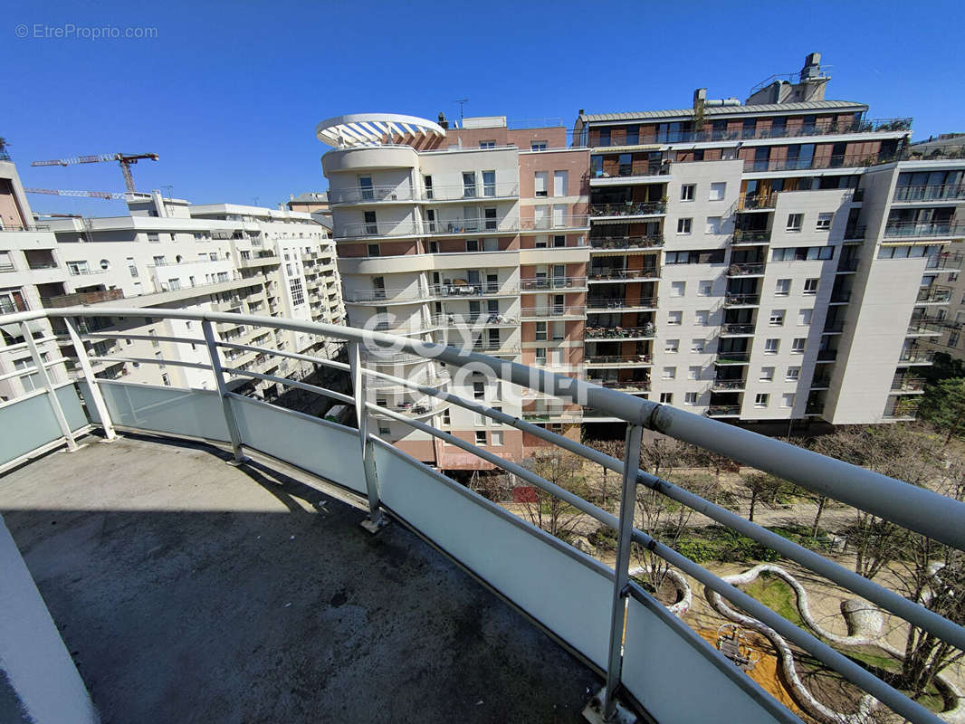 Appartement à COURBEVOIE