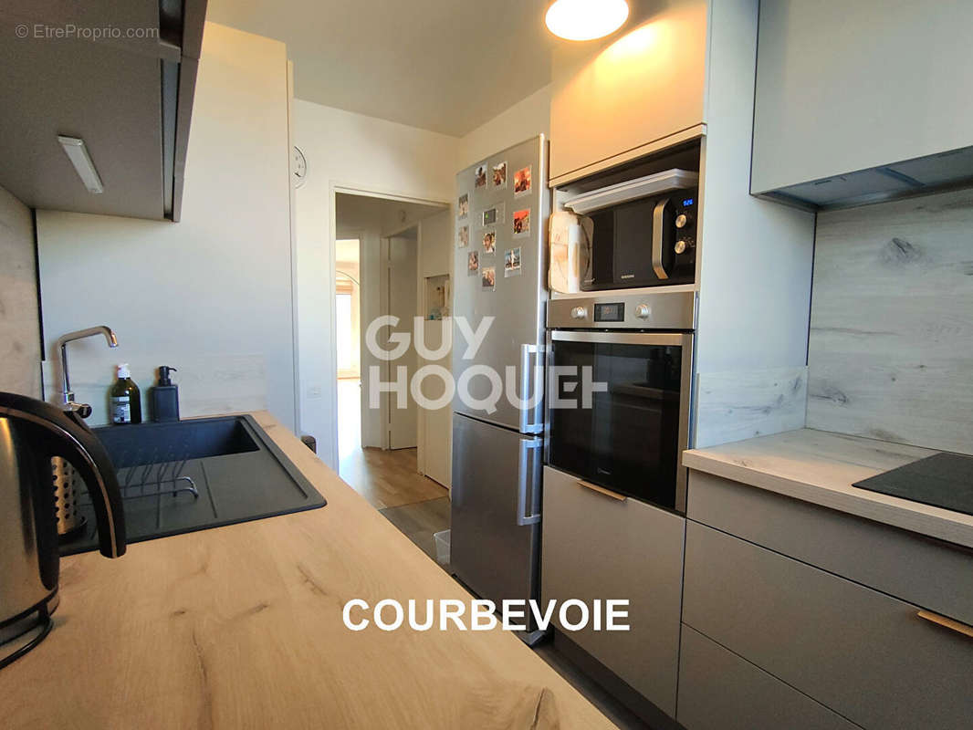 Appartement à COURBEVOIE