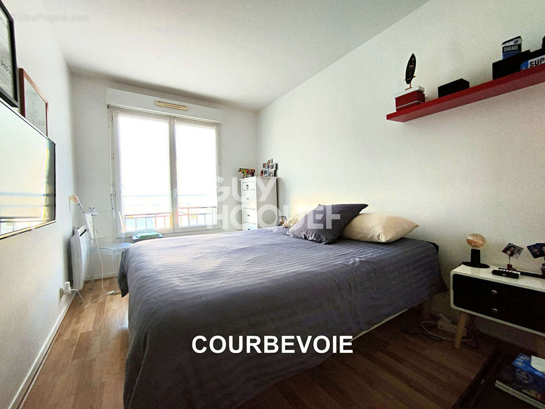 Appartement à COURBEVOIE