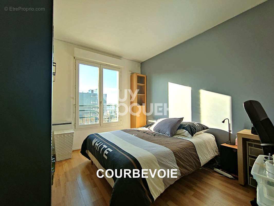 Appartement à COURBEVOIE