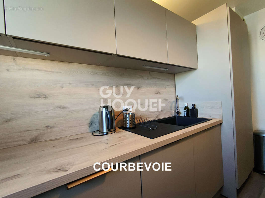 Appartement à COURBEVOIE