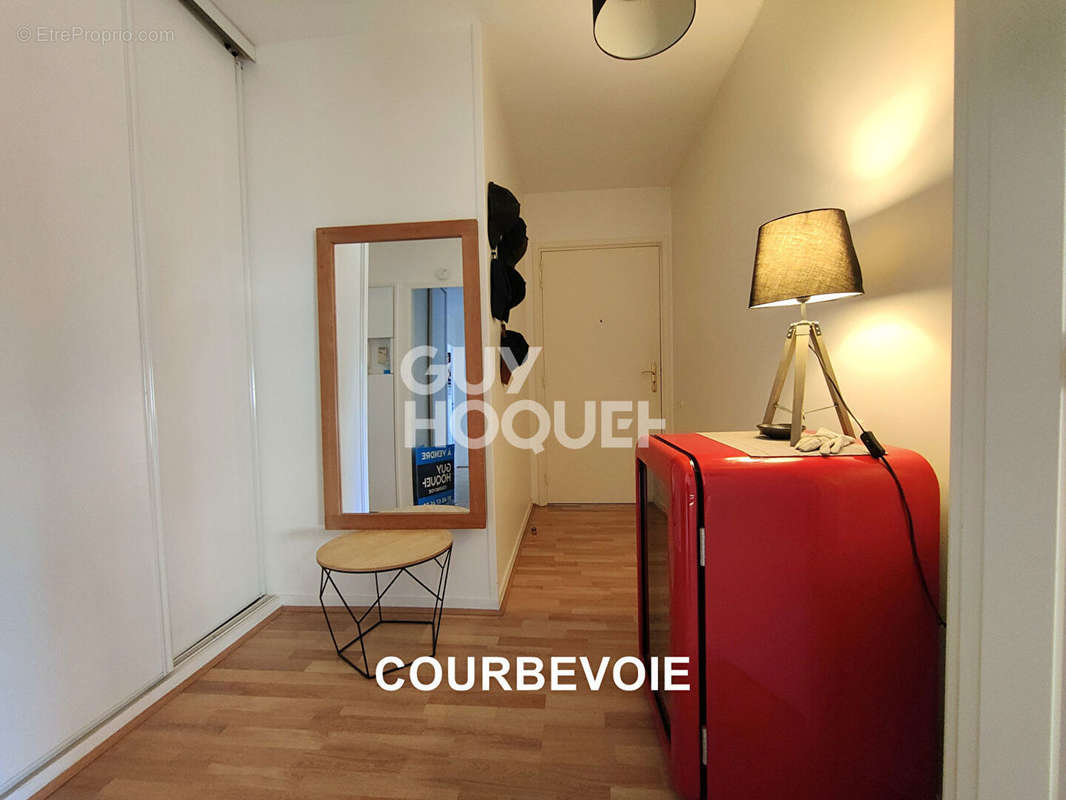 Appartement à COURBEVOIE