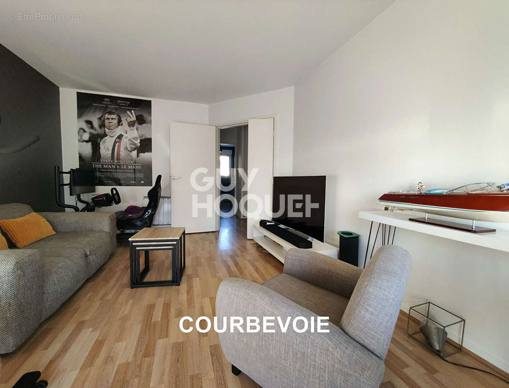 Appartement à COURBEVOIE