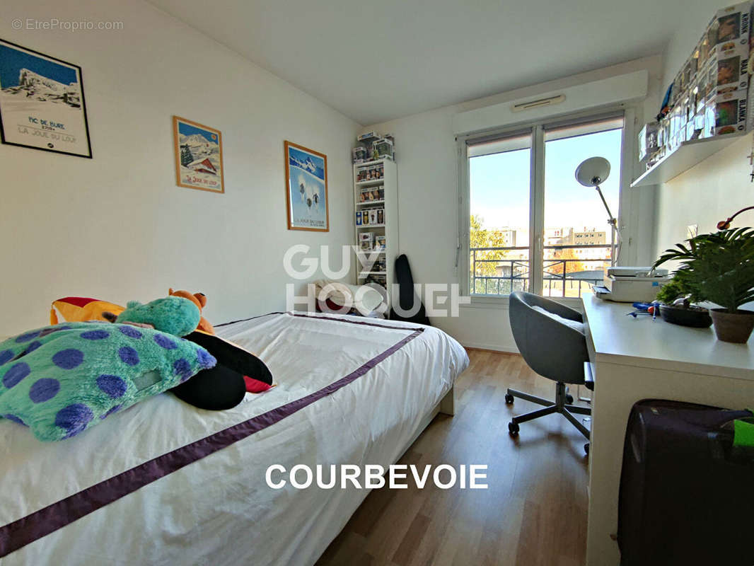 Appartement à COURBEVOIE