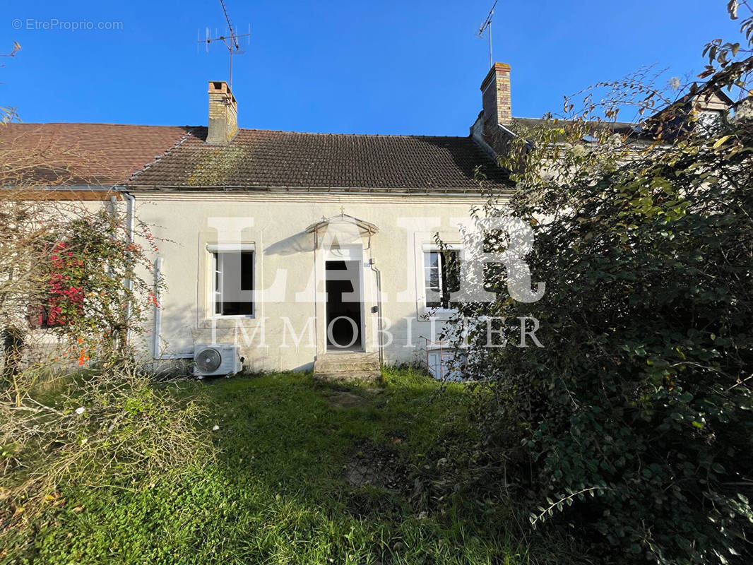 Maison à SAINT-COSME-EN-VAIRAIS