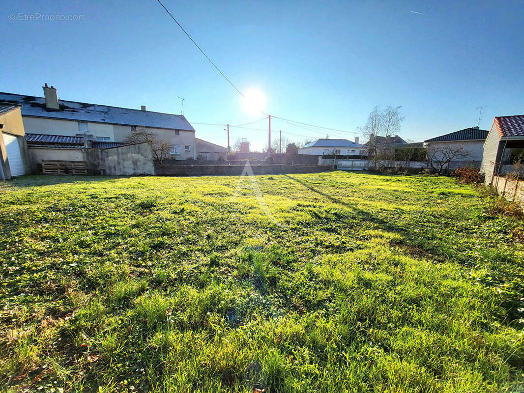 Terrain à VIHIERS