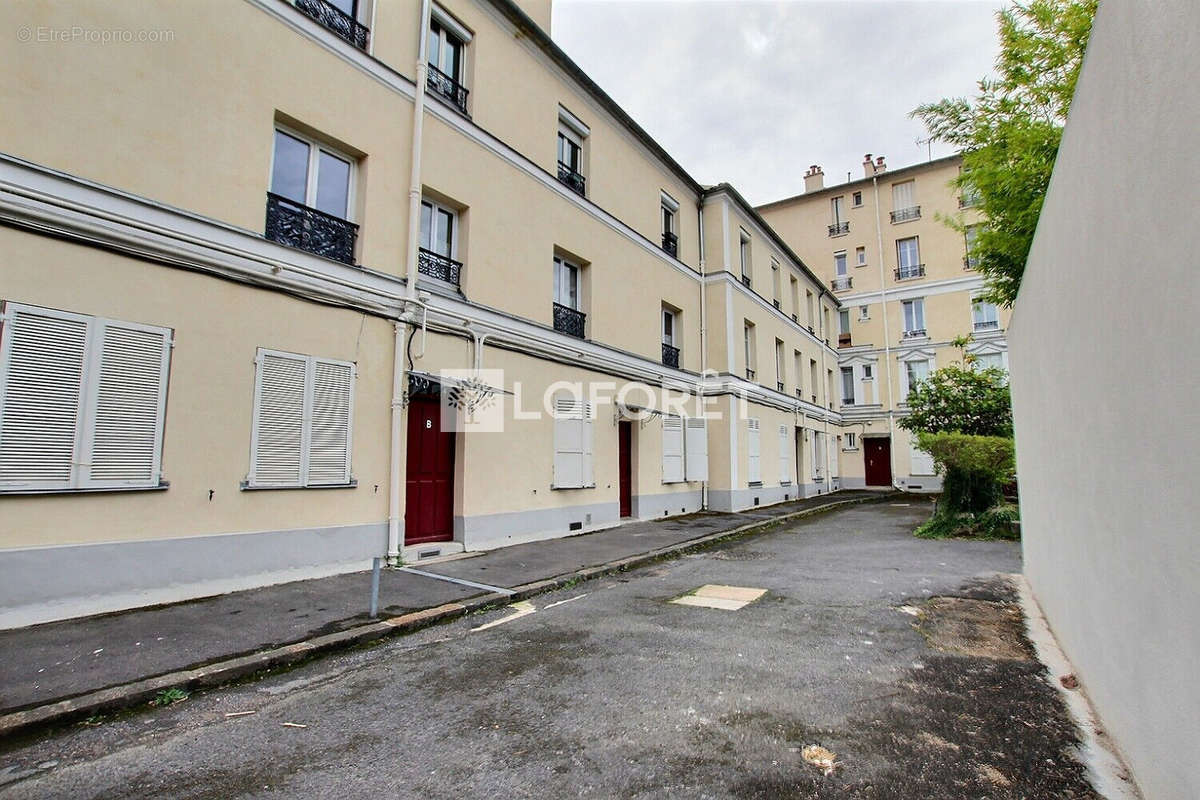 Appartement à COURBEVOIE