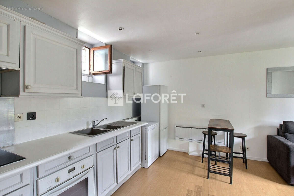 Appartement à COURBEVOIE