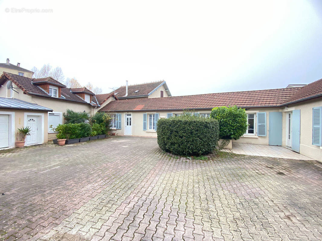 Maison à LONS-LE-SAUNIER