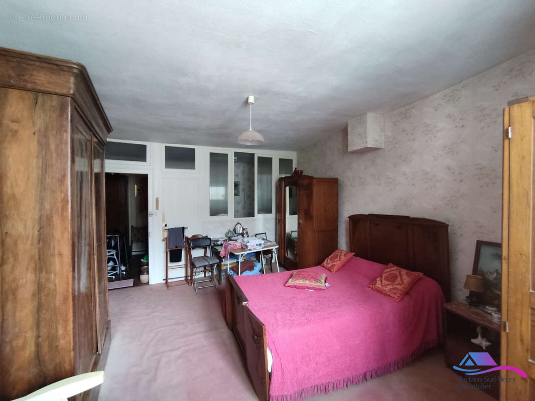 CHAMBRE 1 - Appartement à CHATEAUMEILLANT