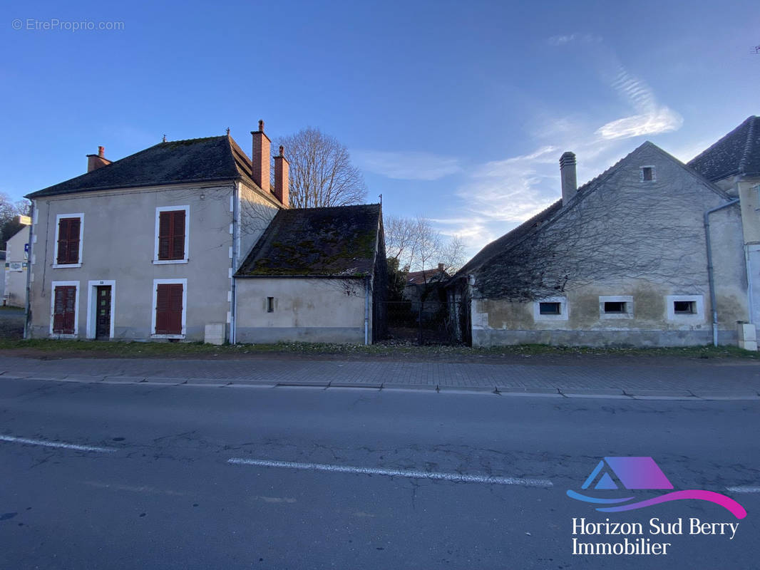 Vue de la rue - Maison à LE CHATELET