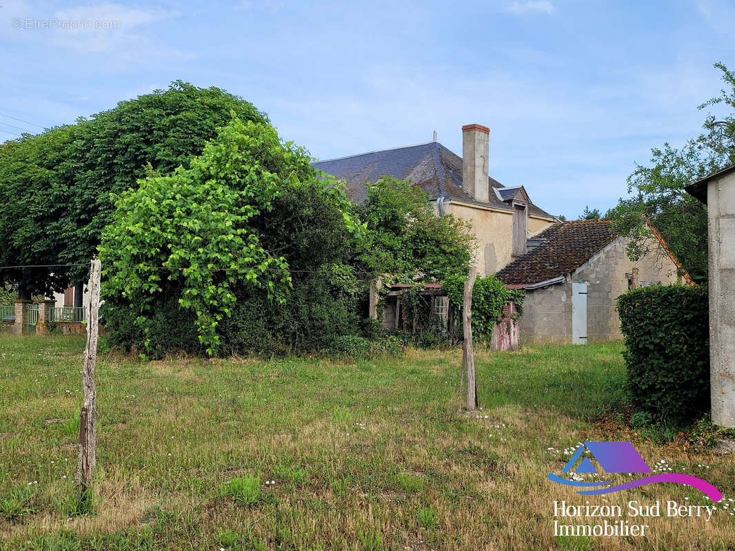 VUE DU JARDIN - Maison à LE MAGNY