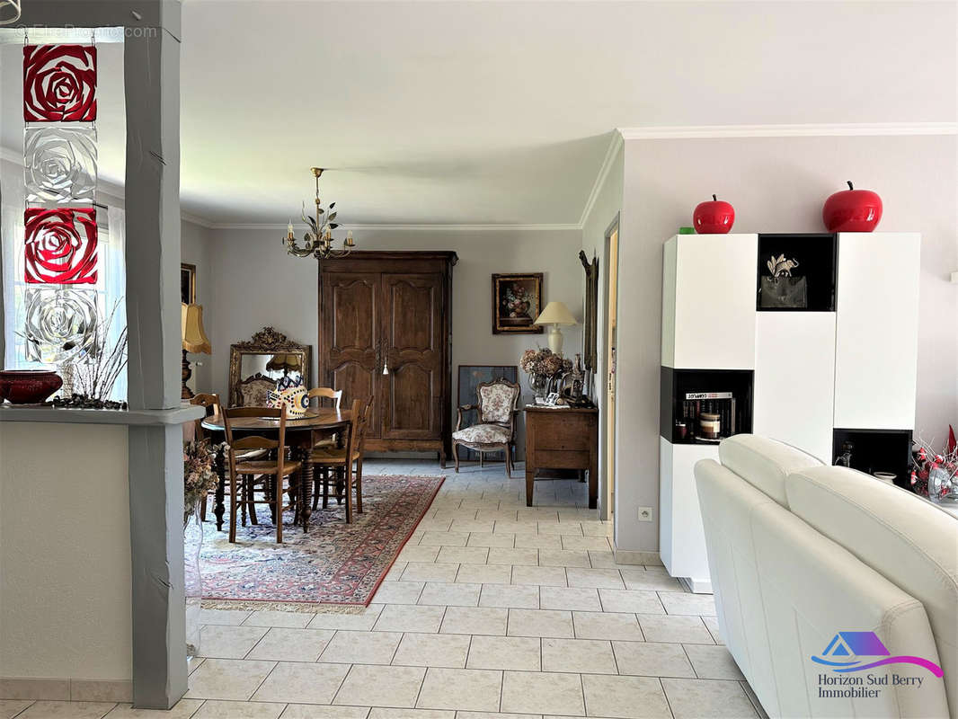 Séjour de 40 m² - Maison à CULAN