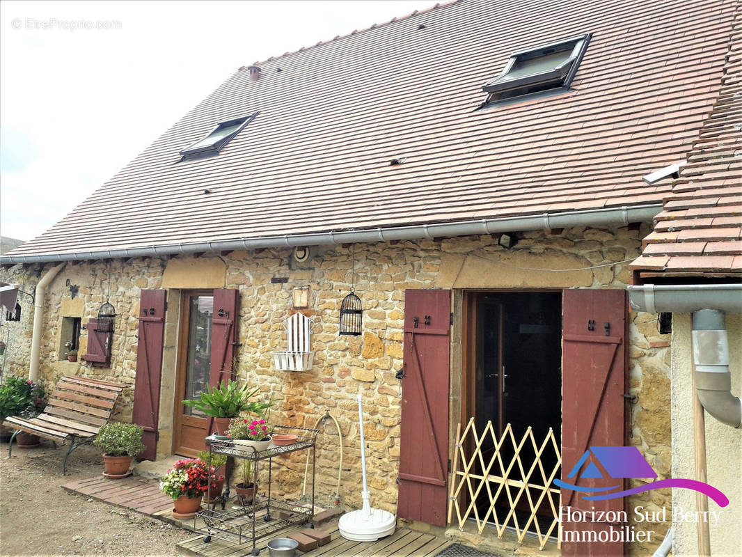 Façade arrière - Maison à MONTGIVRAY