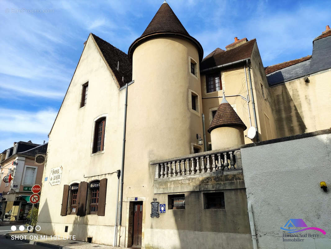 Maison à SAINT-AMAND-MONTROND