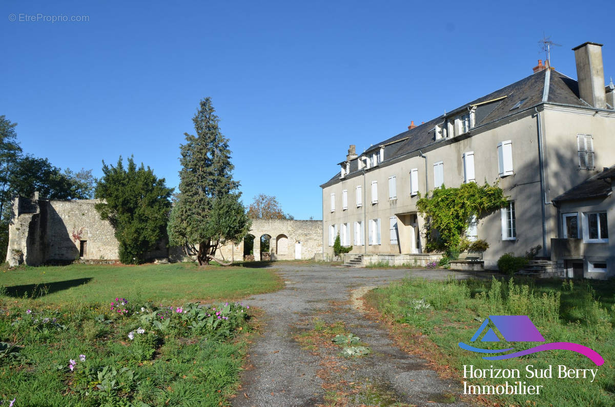 La maison principale et son rempart - Maison à LE CHATELET