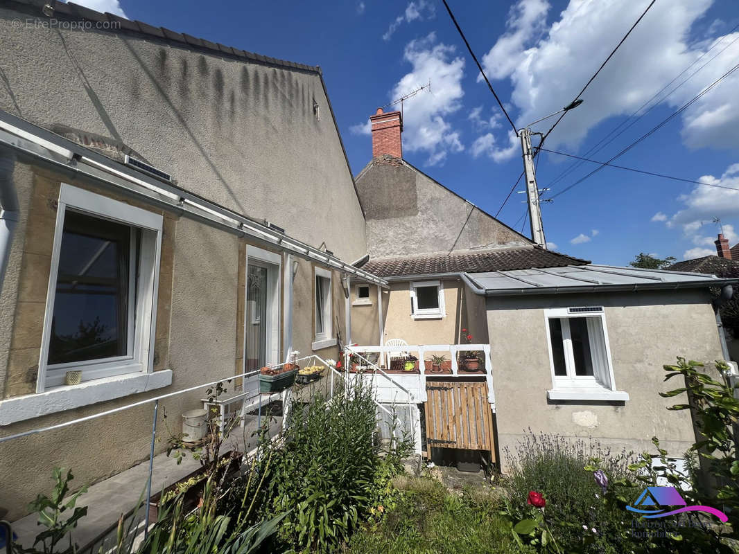 facade avant - Maison à CHATEAUMEILLANT